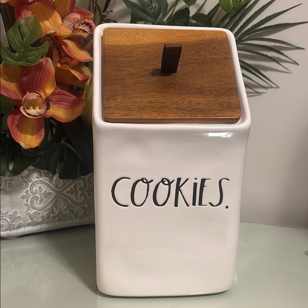 Rae Dunn White Cookie Jar with Wooden Lid NWOT